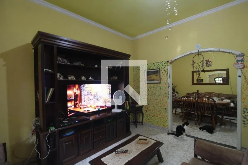 Sobrado em condomínio com 6 quartos e 450 m²