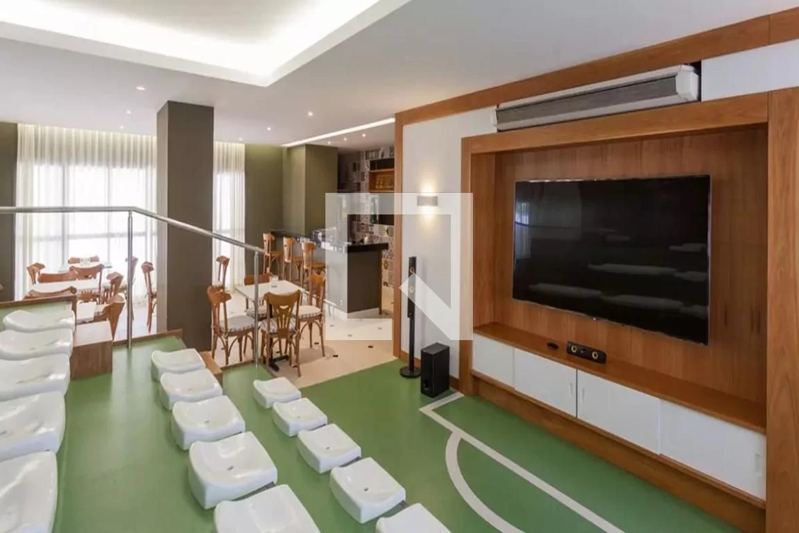 Apartamento de 89 m² com janelas do piso ao teto e closet — photo 84