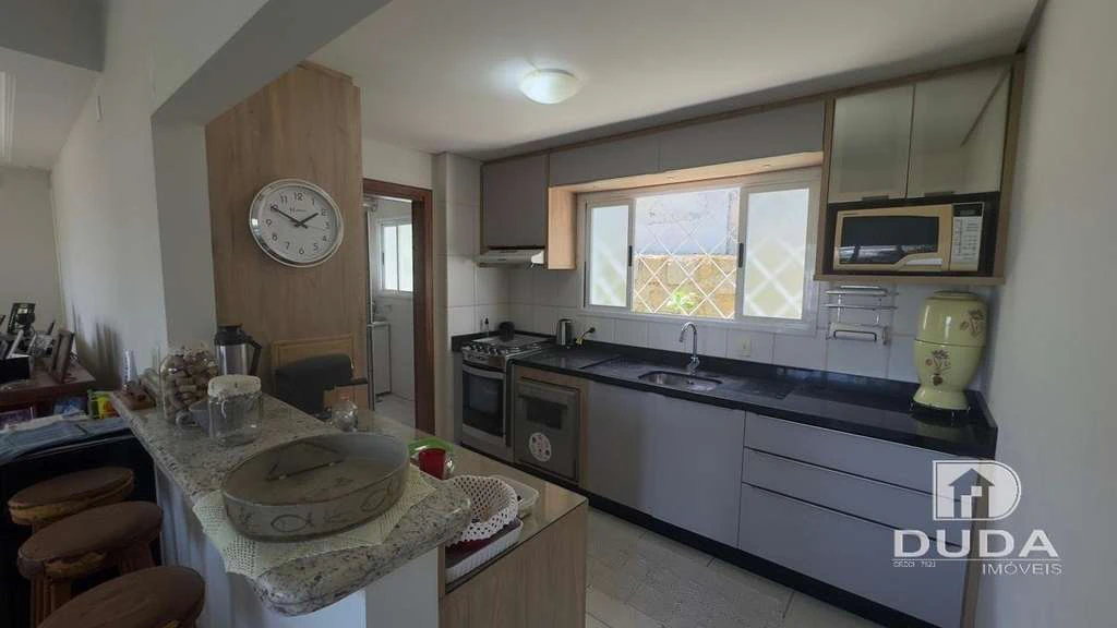 Дом с 3 спальнями, кухней открытой планировки и suite