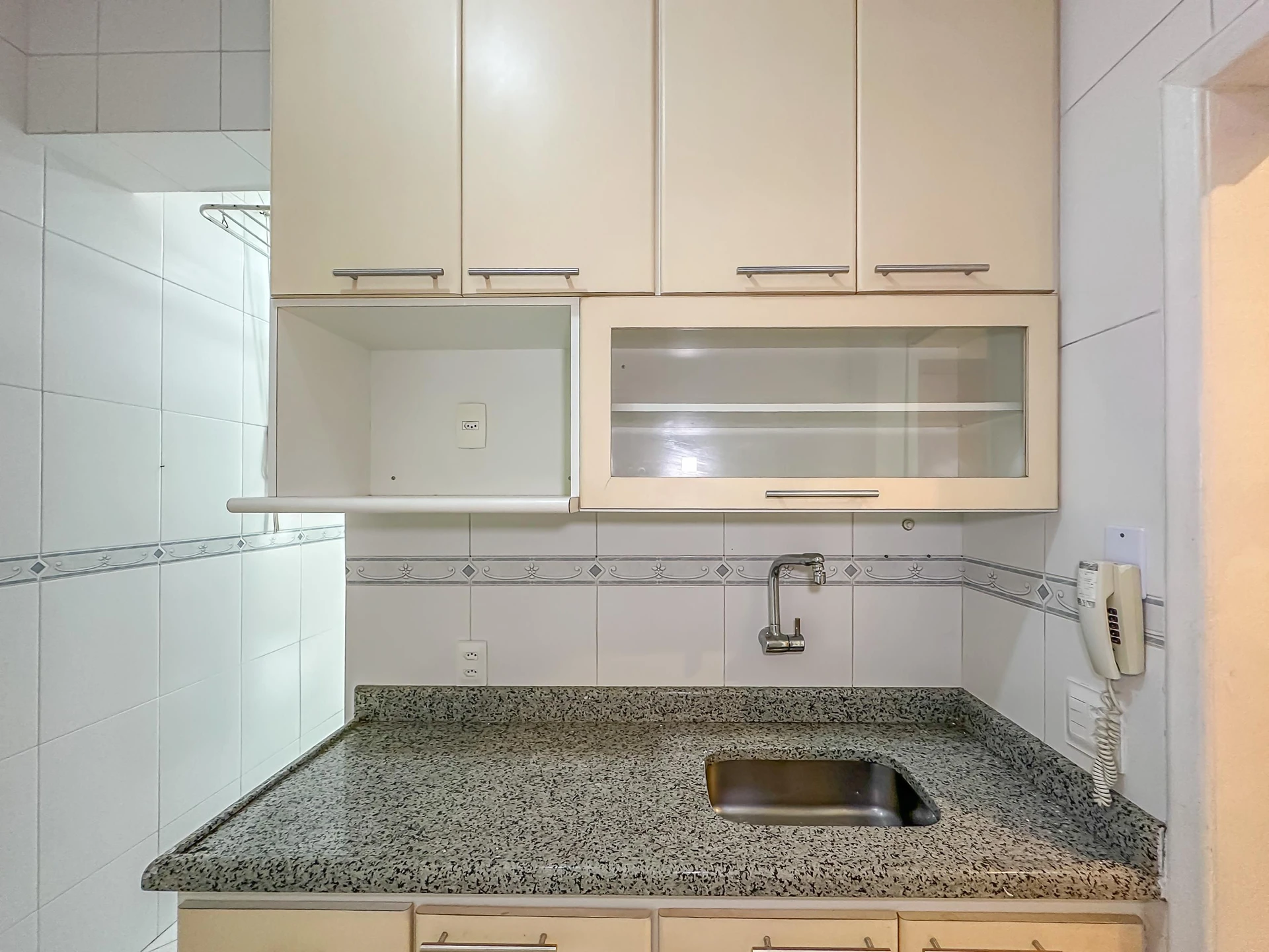 2-bedroom apartment with a glass-enclosed balcony — photo 14