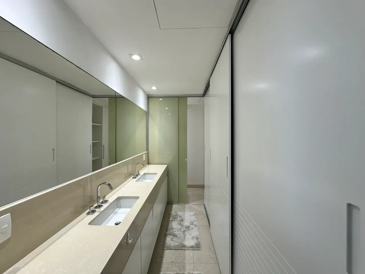 Furnished 1-bedroom apartment with 2 bathrooms and 2 parking — photo 16