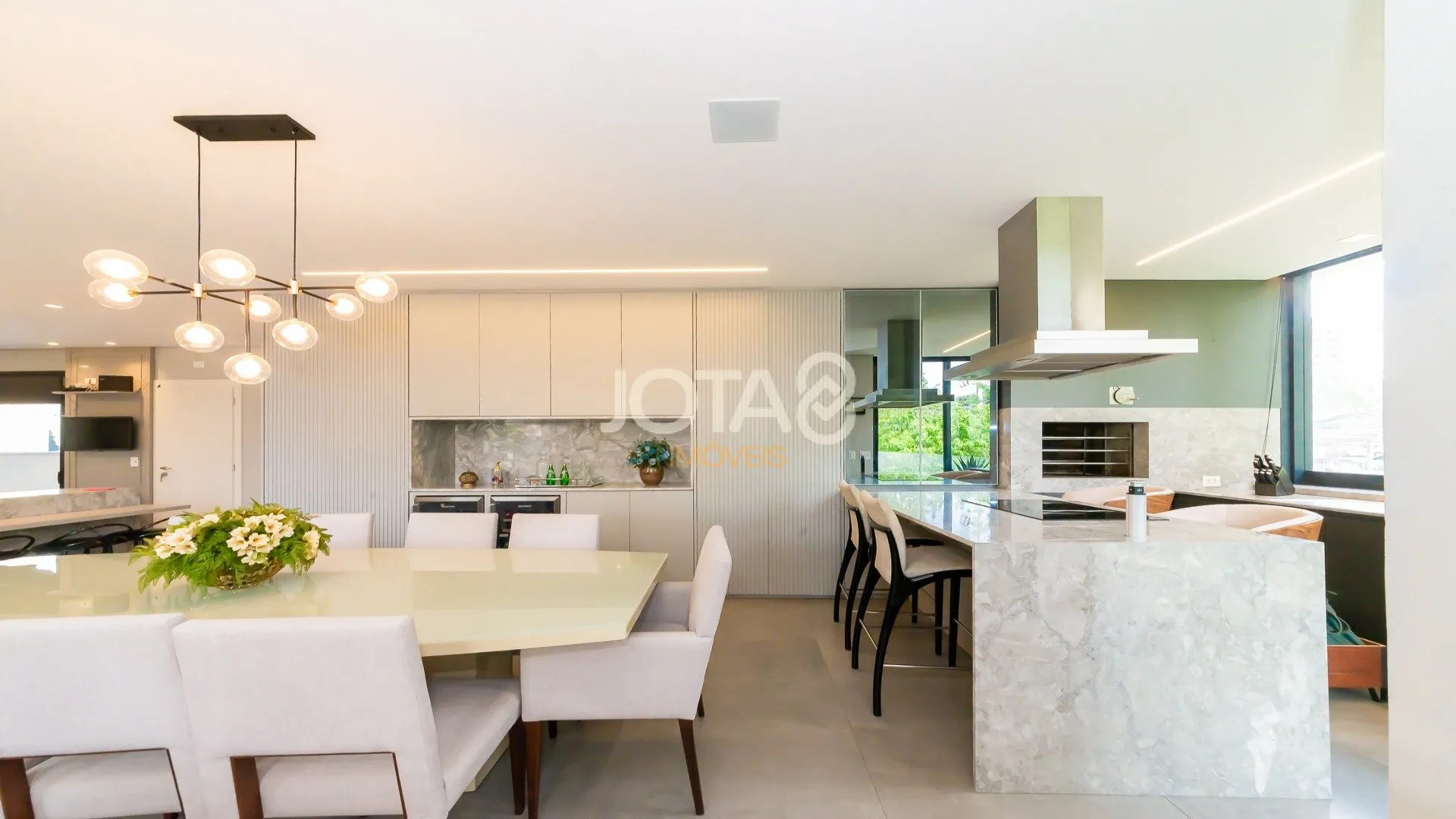 Unfurnished apartment with 3 en-suite bedrooms and balcony — photo 10