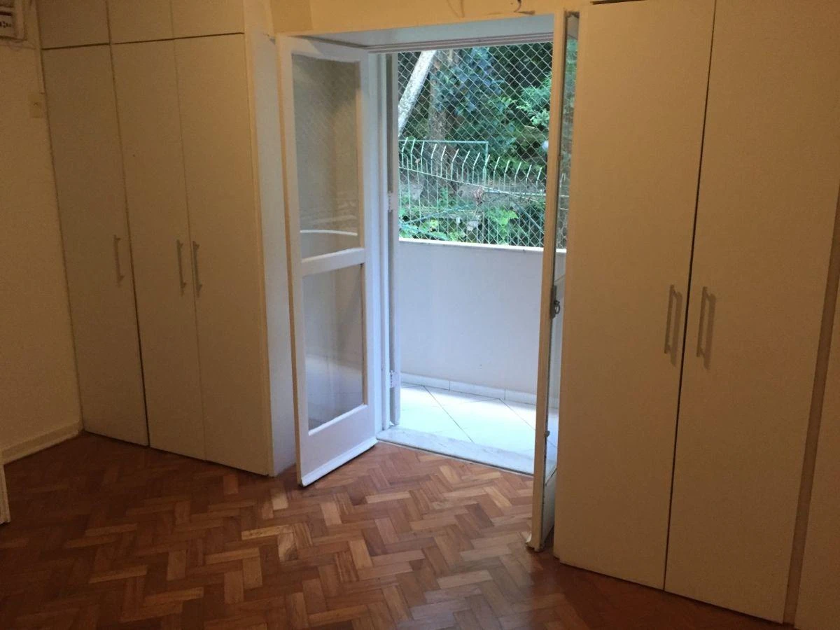 Floor-to-ceiling windows in a 3-bedroom apartment, 135 m² — photo 3