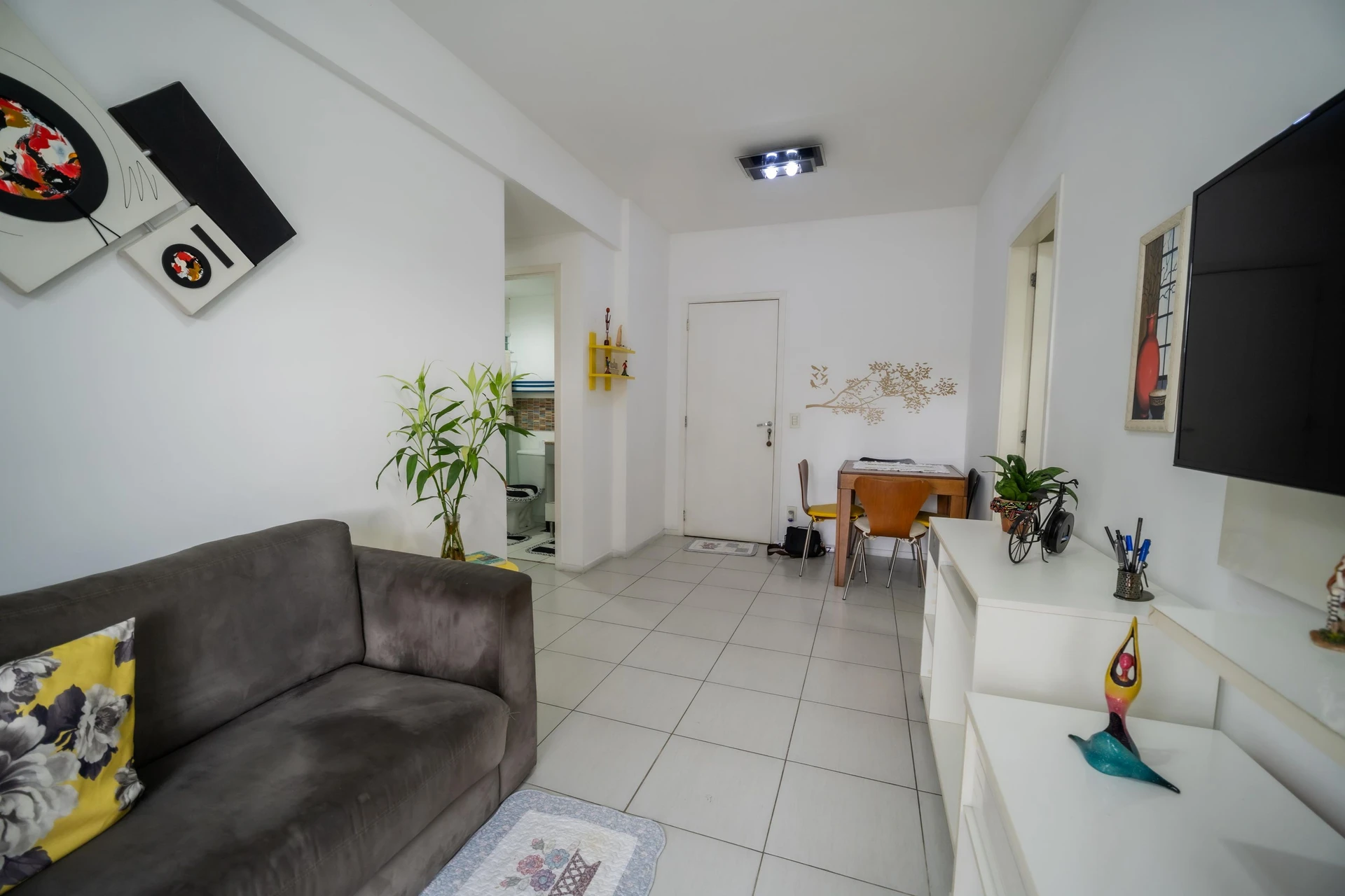 Furnished 2-bedroom apartment with private balcony