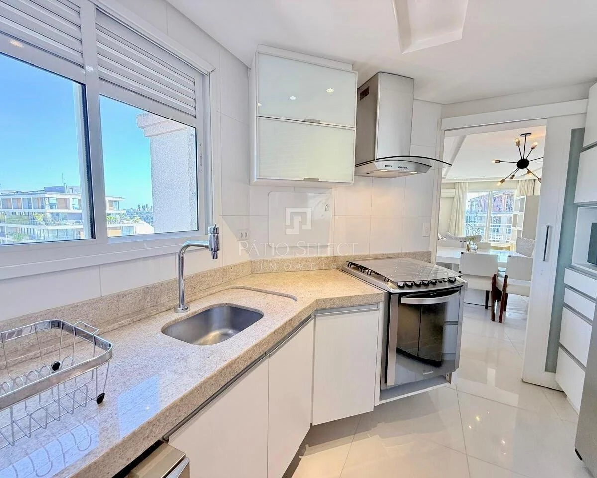 Furnished apartment with 2 bedrooms and glass balcony — photo 32