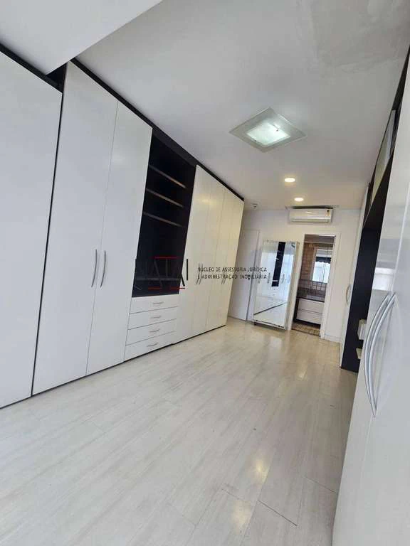 Furnished duplex penthouse with 4 bedrooms and 324 m² — photo 20