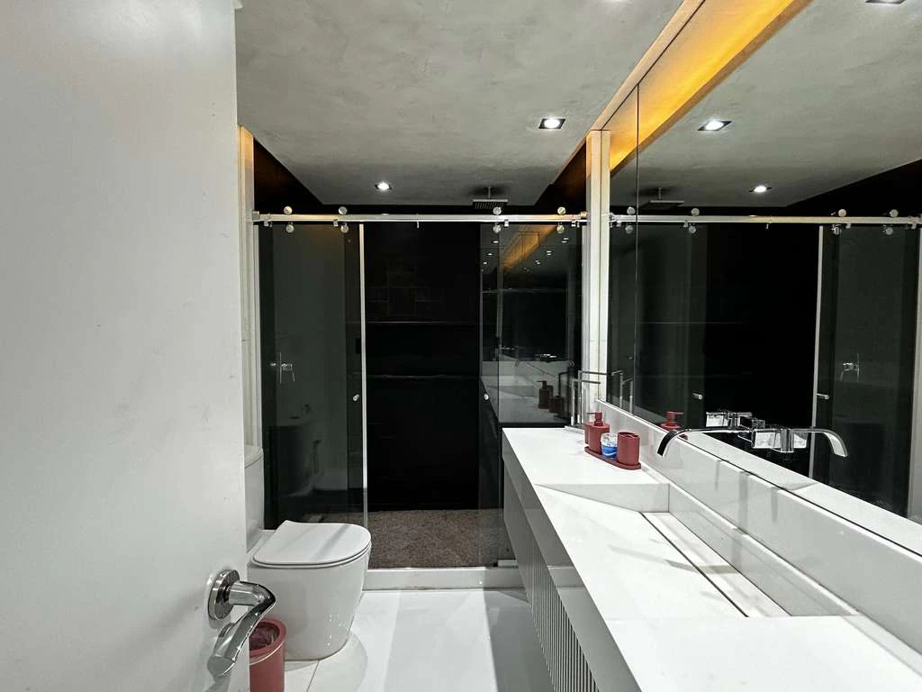Furnished 1-bedroom apartment with 1 bathroom — photo 12