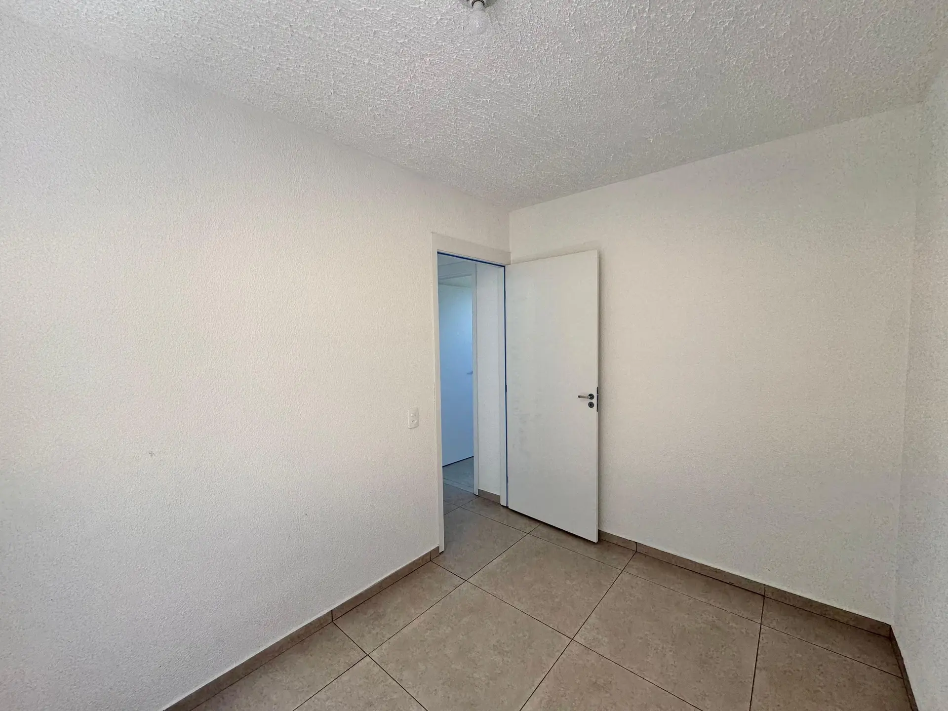 Unfurnished apartment with closed kitchen and 2 bedrooms — photo 24
