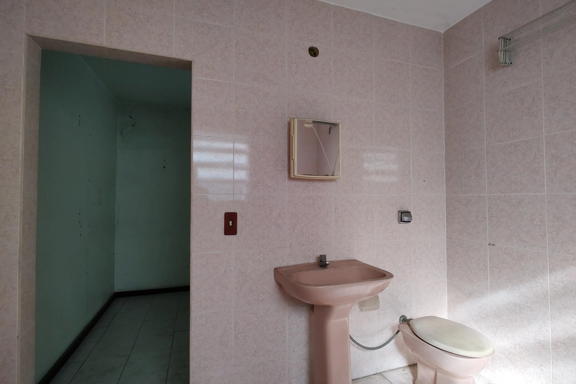 Unfurnished house with 4 bedrooms and private garden — photo 54