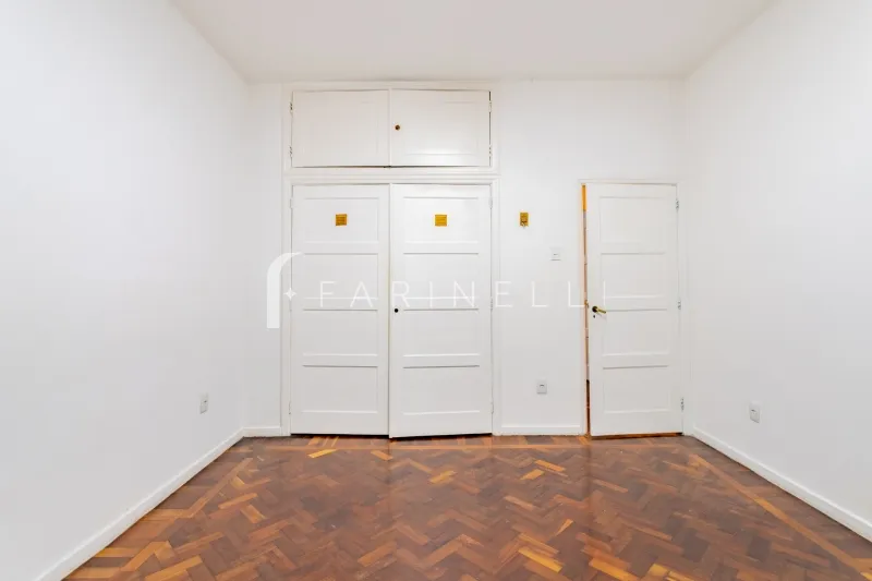 Home office in a 4-bedroom apartment, 196 m² — photo 18