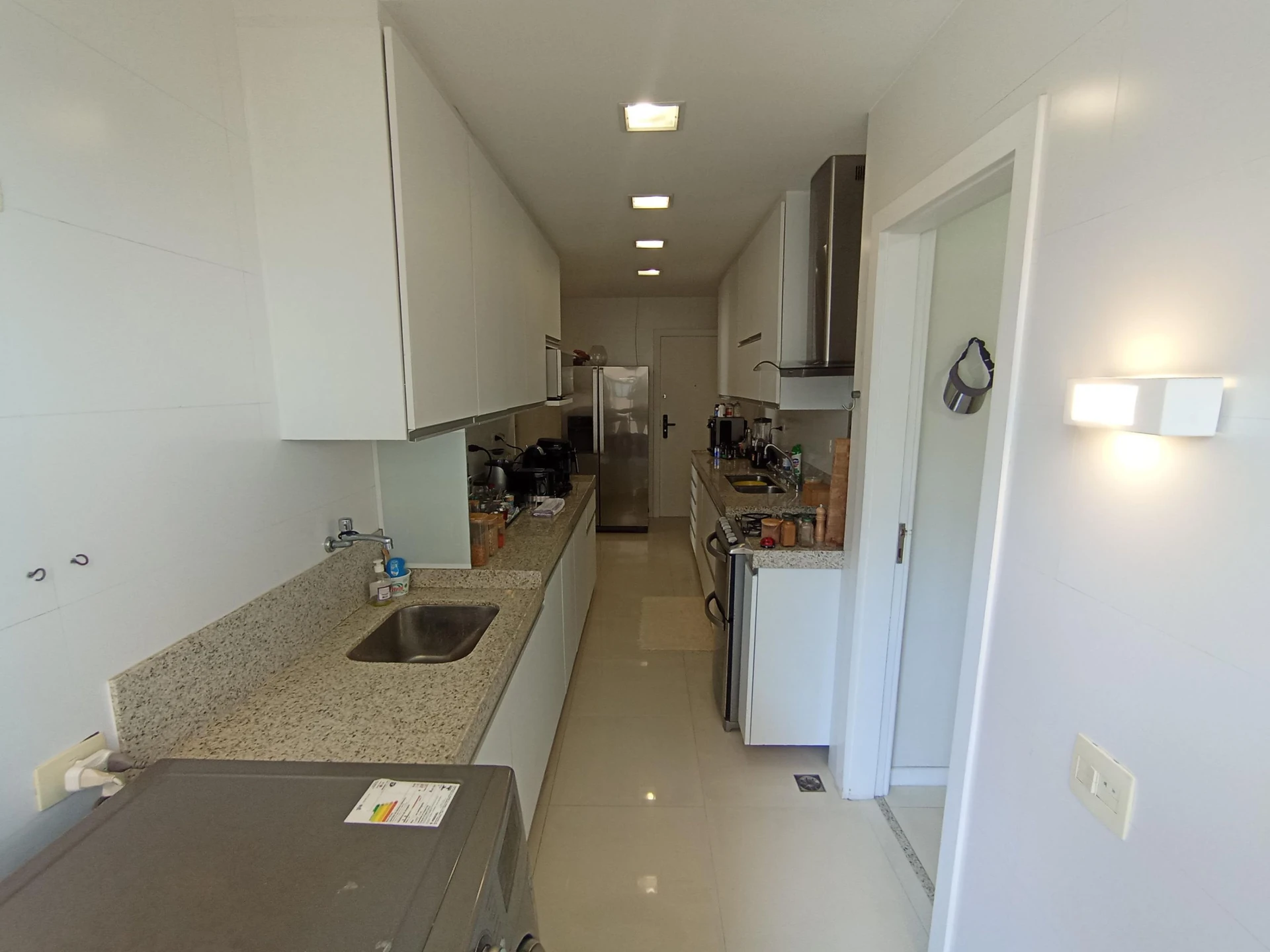 Furnished 3-bedroom apartment with enclosed balcony — photo 6