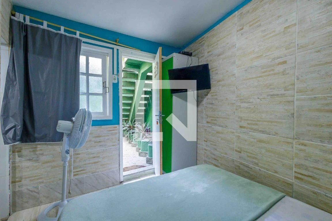 House with 6 bedrooms, private garden and condo pool — photo 13