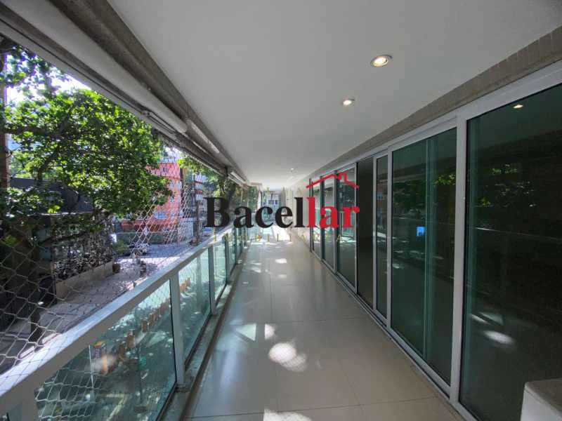 Apartamento con 4 suites y 229 m² con cocina cerrada — photo 26