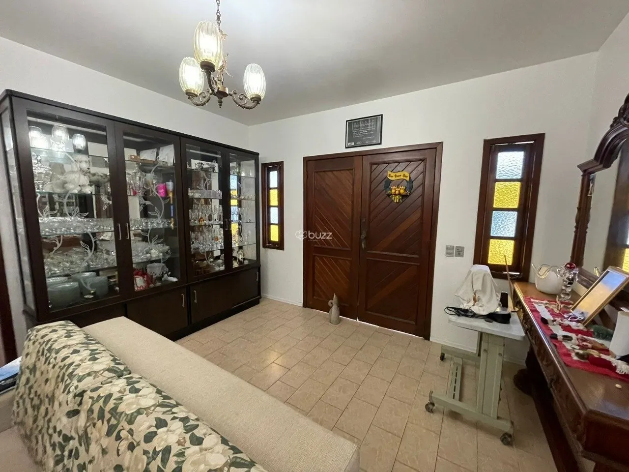Casa com 5 quartos, 3 banheiros e jardim privativo