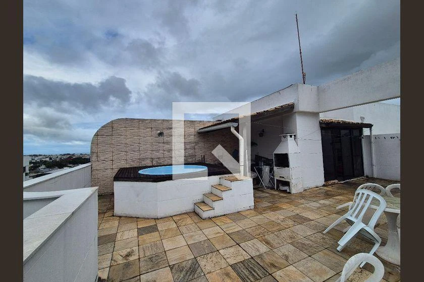 Furnished 3-bedroom apartment with glass balcony — photo 4