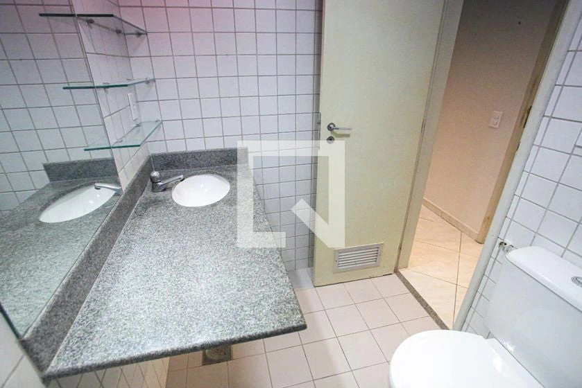 2-bedroom apartment in a building with a gym — photo 25