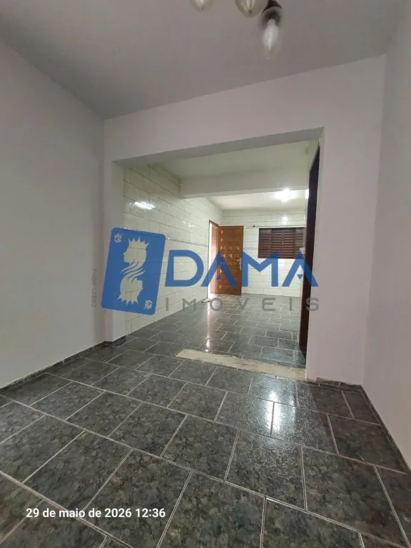 4-bedroom townhouse with separate, closed kitchen — photo 9