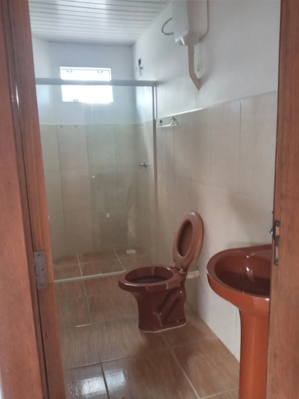Unfurnished 2-bedroom apartment with glass shower — photo 8