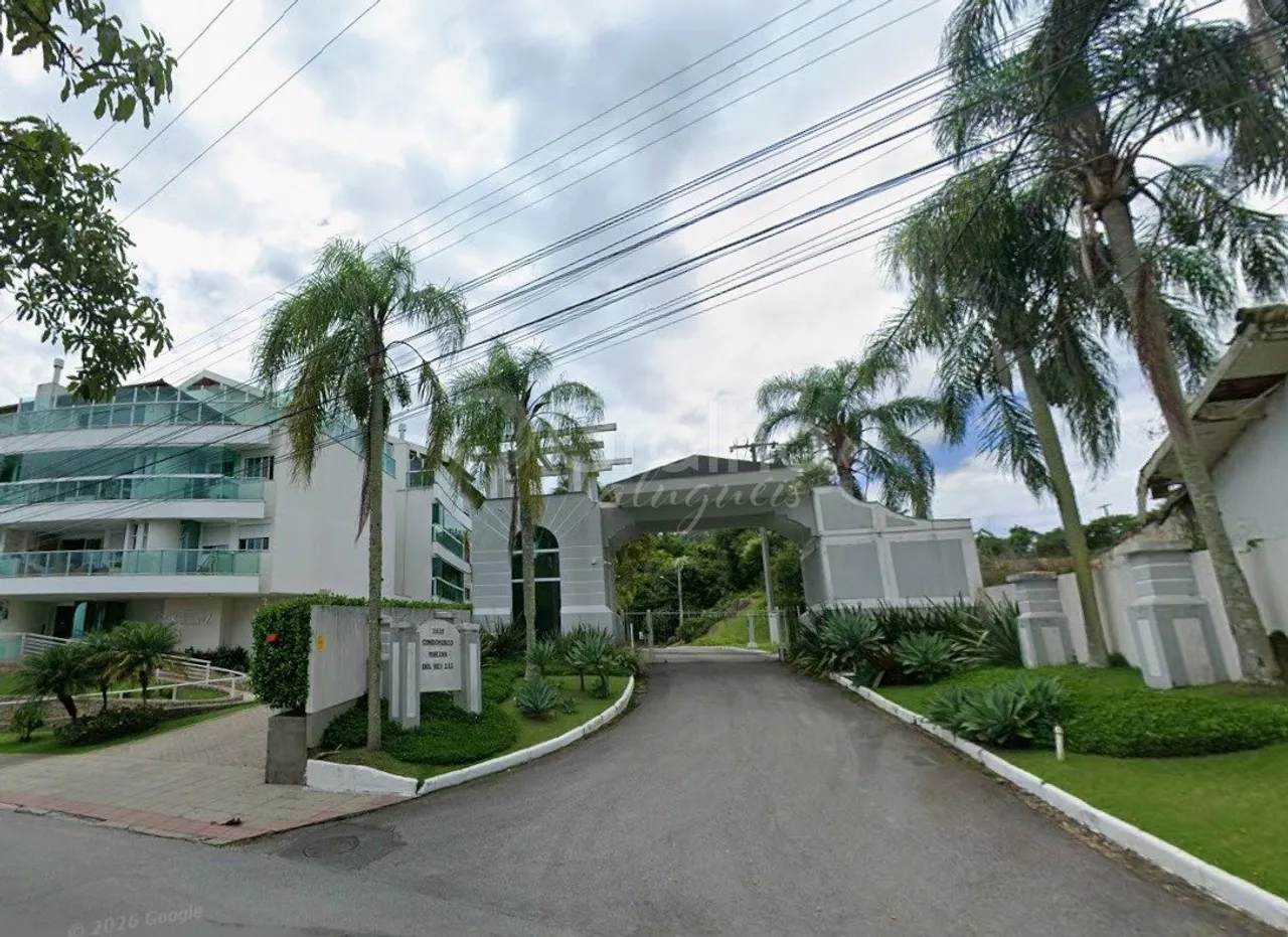 Condo house with 4 bedrooms and 9 parking spaces