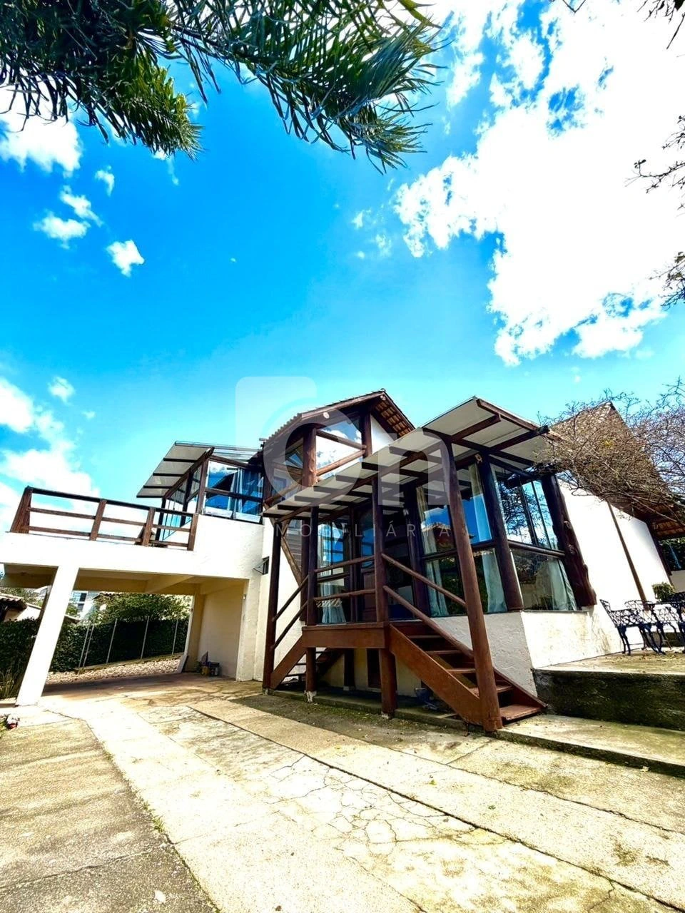 Furnished house, 224 m², with floor-to-ceiling windows — photo 27