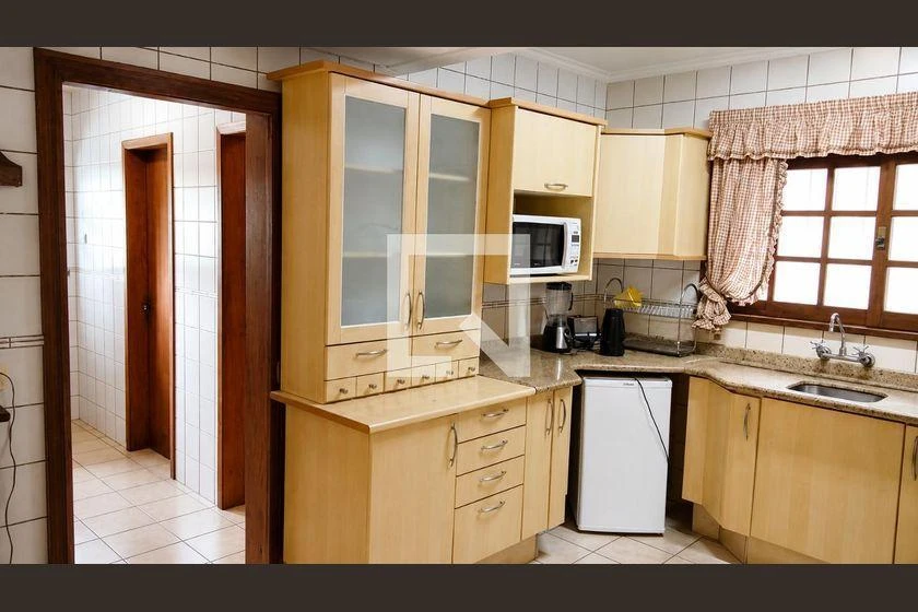 Облаштований будинок з 4 спальнями та 320 м² — photo 24