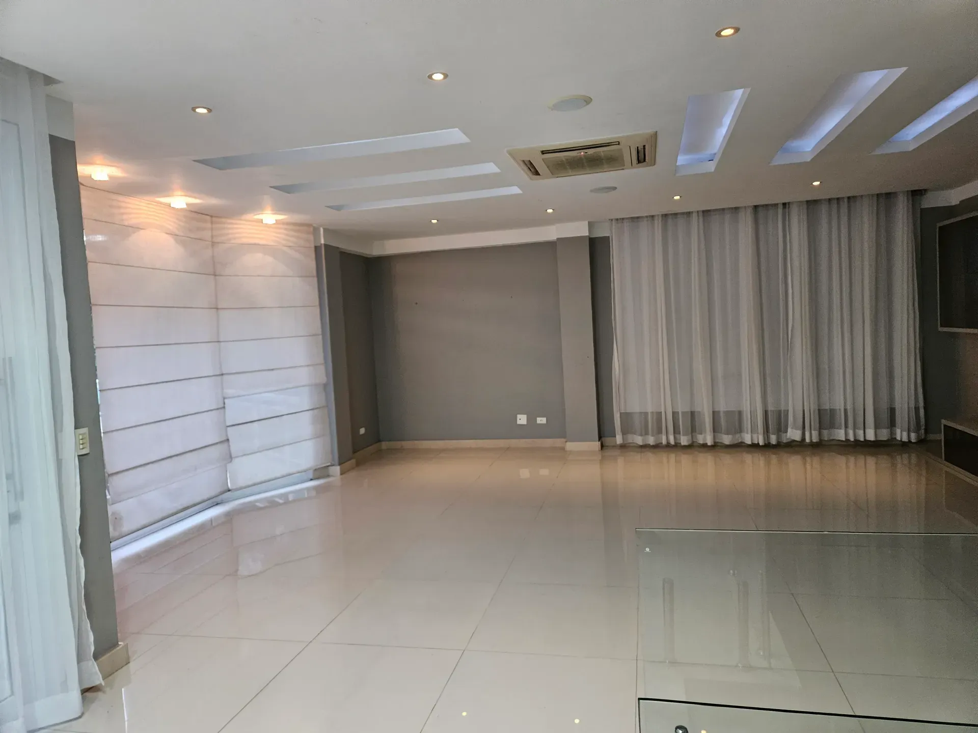 6 quartos e janelas do piso ao teto: casa de 504 m² — photo 7