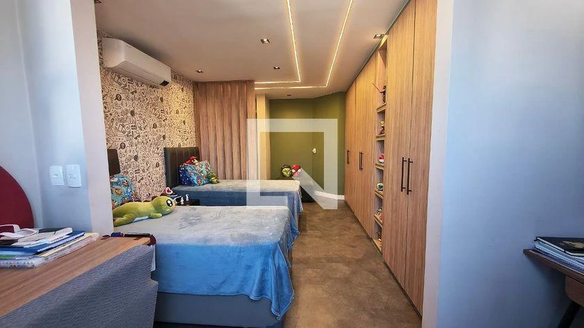 Furnished apartment, 296 m², with a glass-enclosed balcony — photo 3