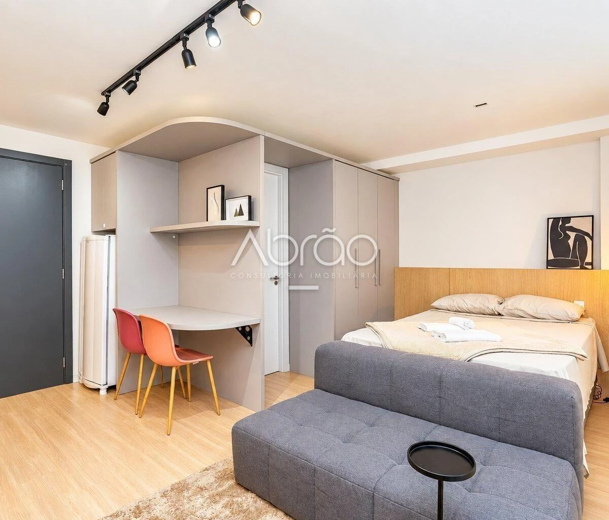 Studio mobiliado, 28 m², com janelas do piso ao teto — photo 12