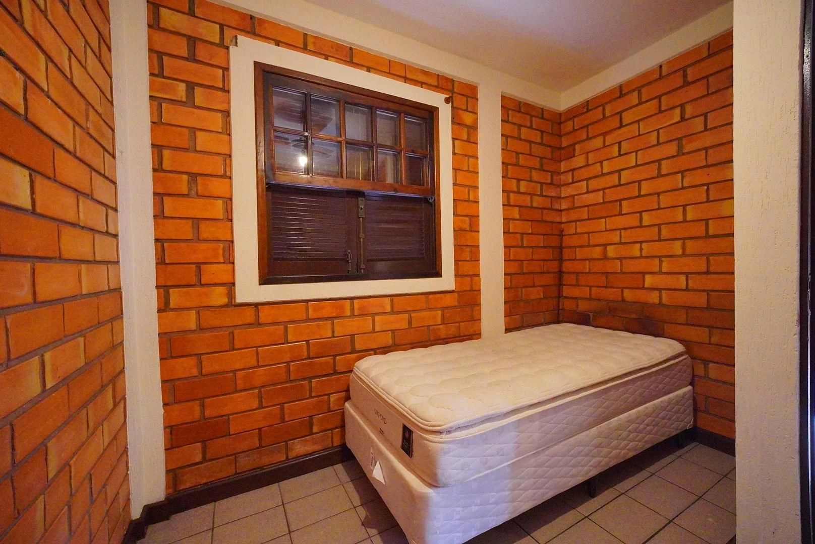 4-bedroom house with a garden — photo 25