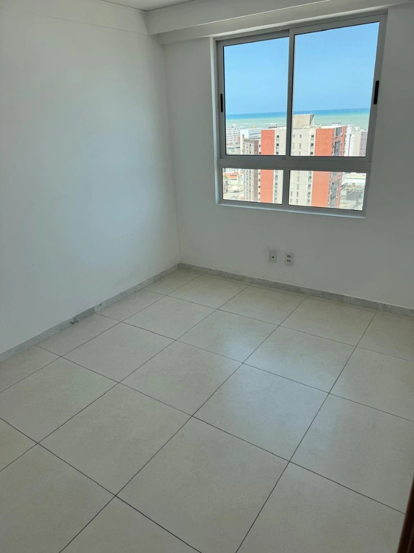 4-bedroom apartment in a building with a gym — photo 3