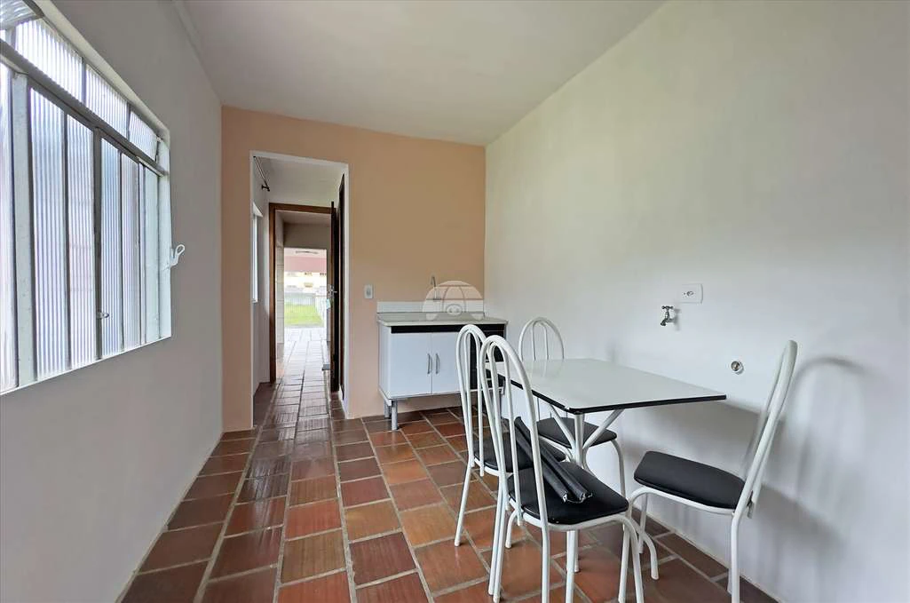 40 m² studio with separate kitchen and 1 parking spot