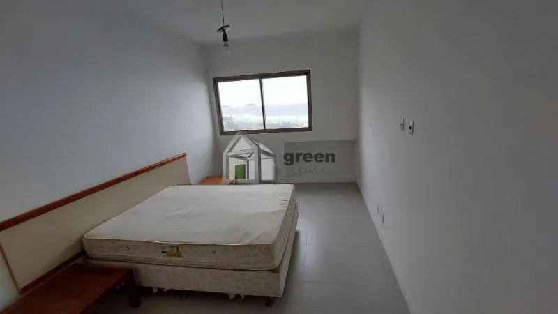 Unfurnished 1-bedroom apartment with enclosed balcony — photo 3