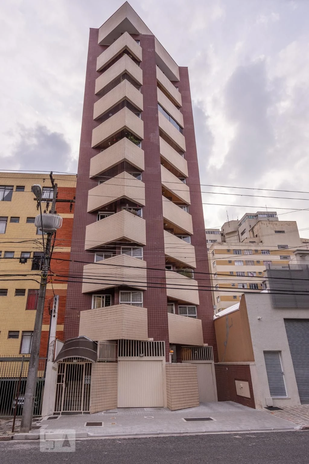 Apartamento com piso de madeira ou laminado, Centro — photo 40