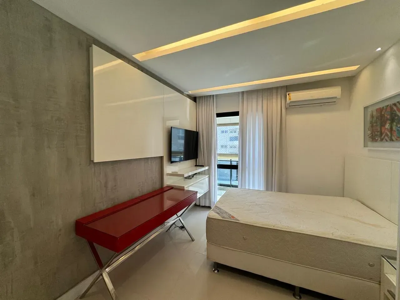 4-bedroom apartment in a building with a heated pool — photo 20