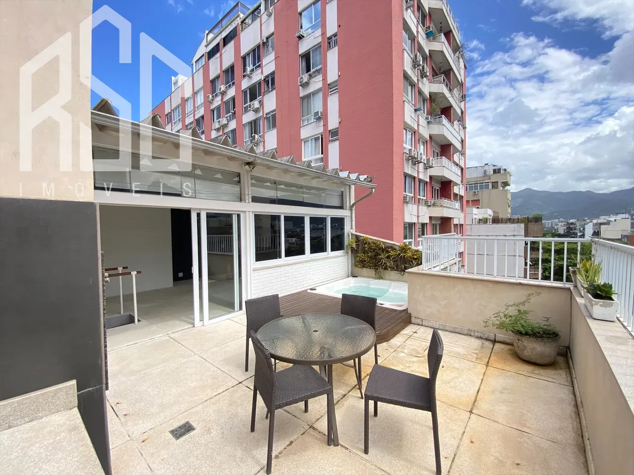 145 m² duplex penthouse with 2 bedrooms and 3 baths — photo 48