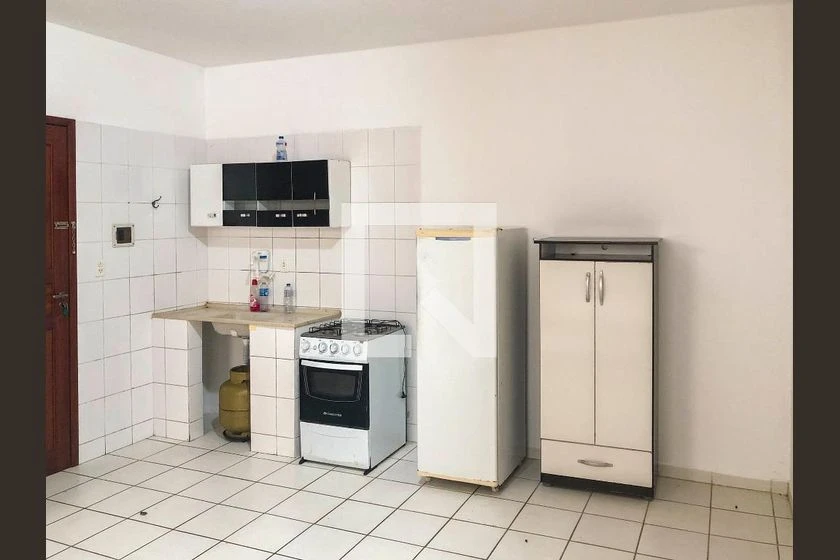Unfurnished studio with 1 bedroom and a gas hob