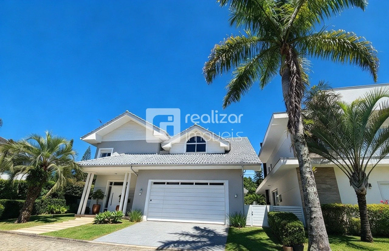 Private pool in a 4-bedroom house, 308 m² — photo 11
