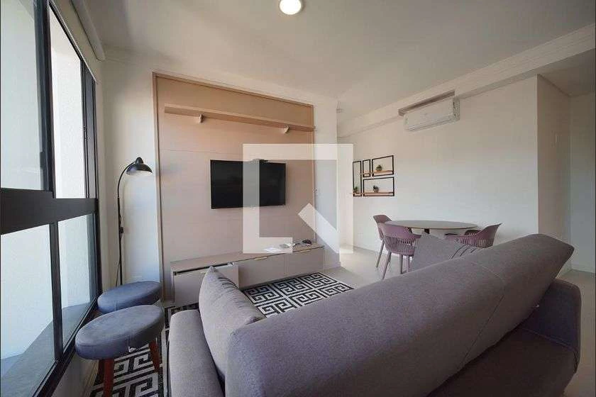 Apartamento amueblado de 1 dormitorio con plaza y cocina integrada — photo 5