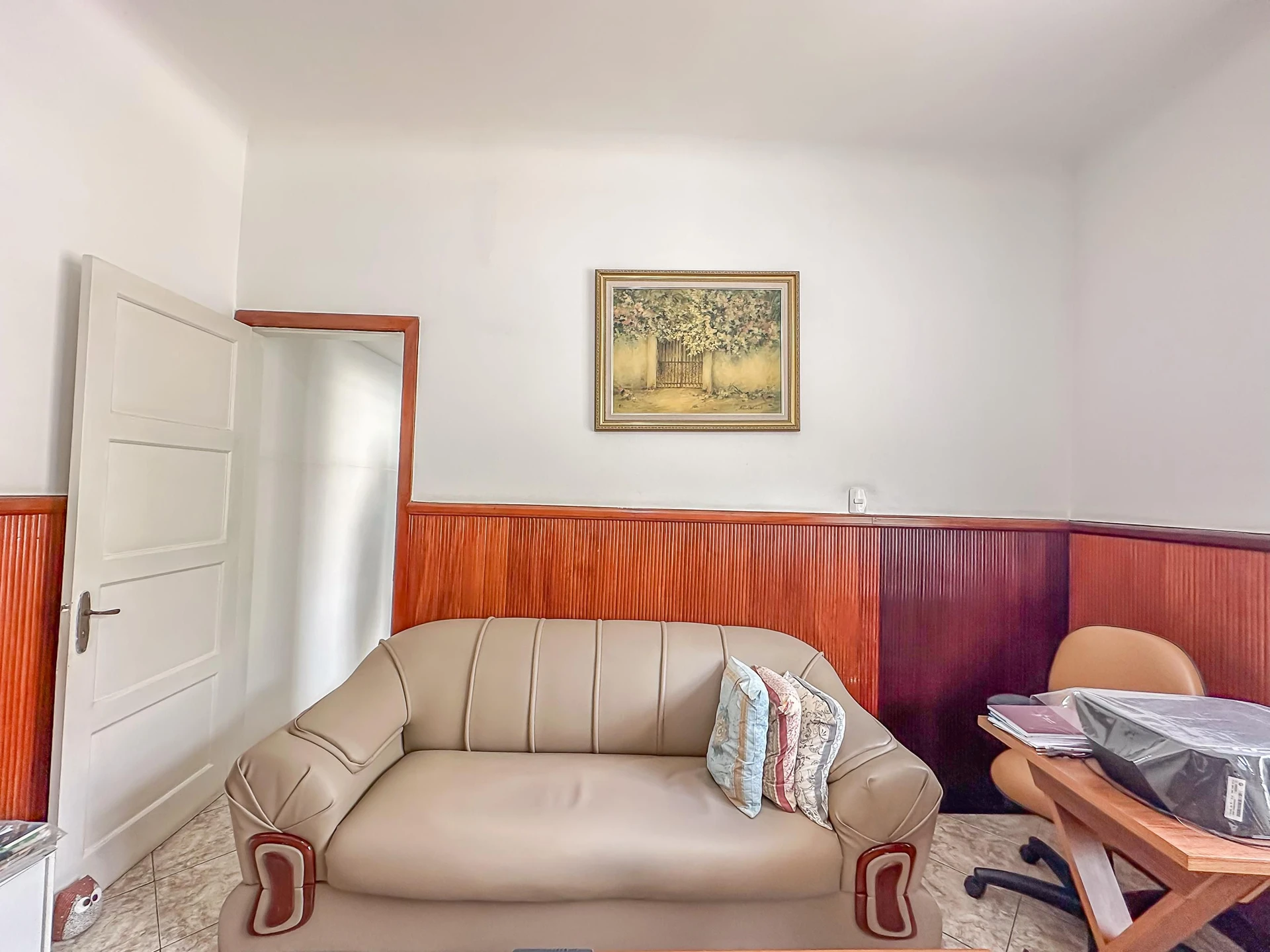 Furnished 2-bedroom apartment with a balcony — photo 29