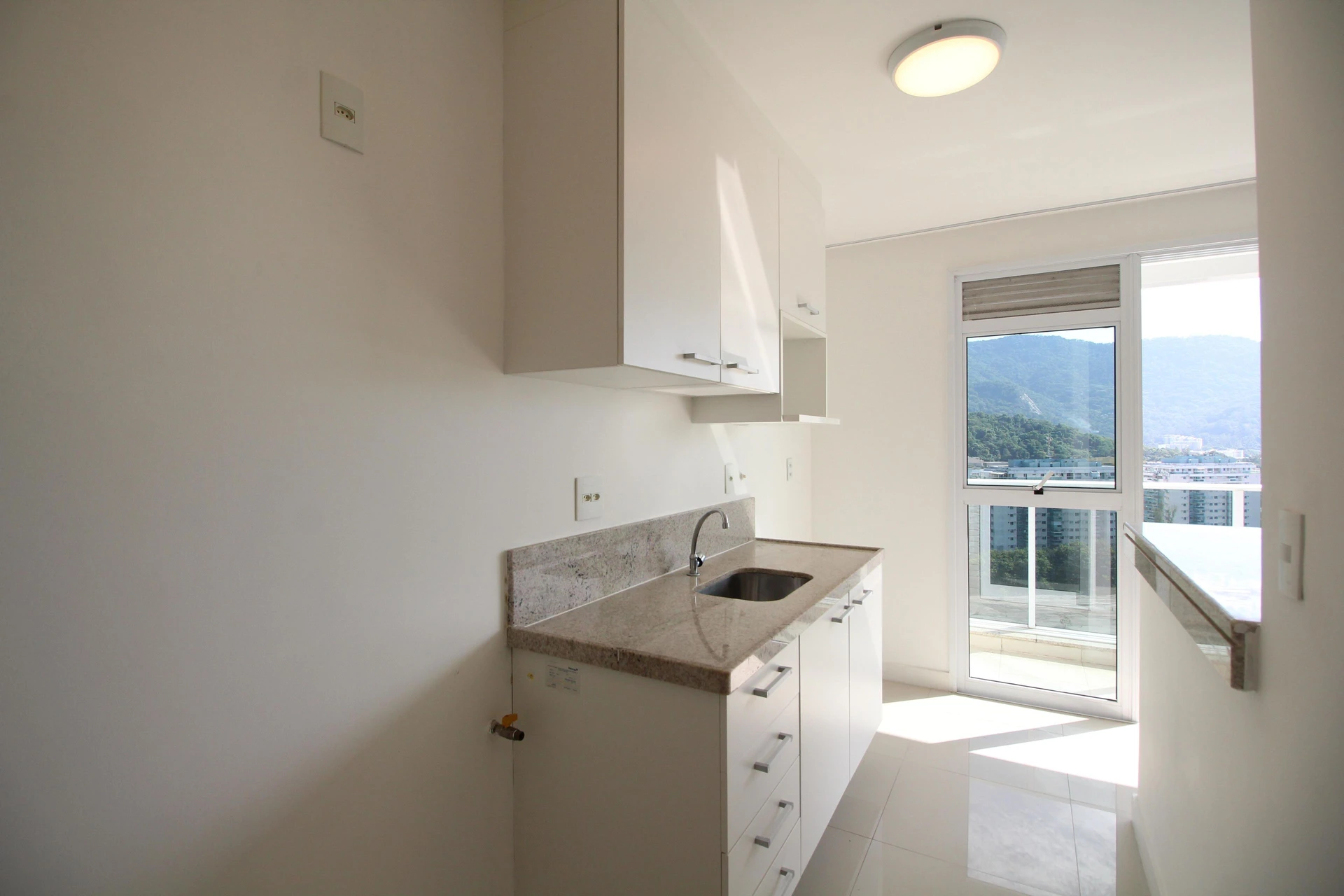 Apartamento de 2 quartos com janelas do piso ao teto — photo 22