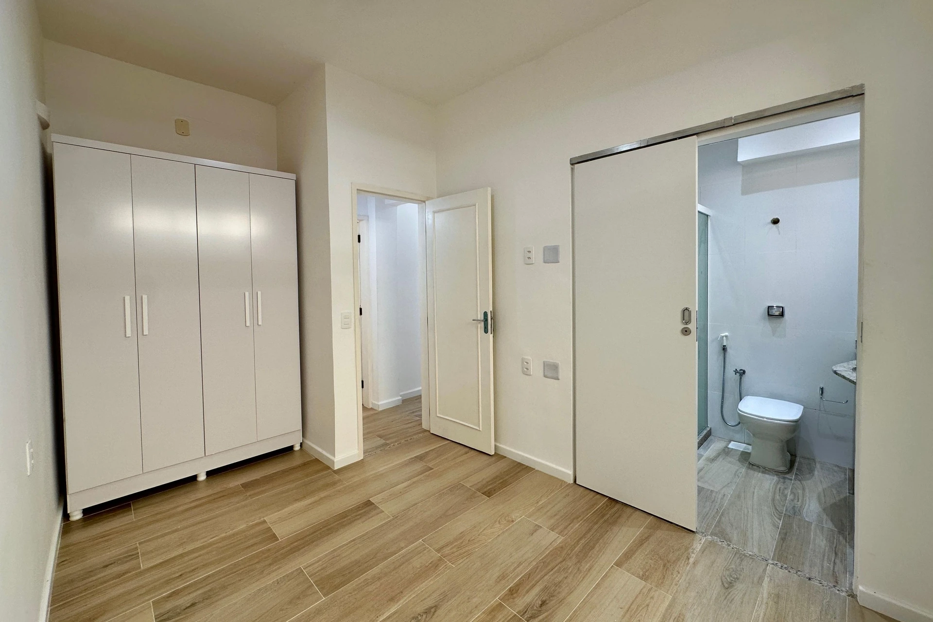 2-bedroom rental apartment with 1 total bathroom — photo 4
