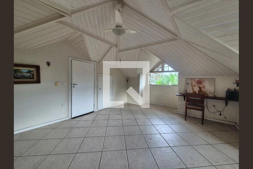 245 m² house with 3 en-suite bedrooms and 2 parking — photo 47