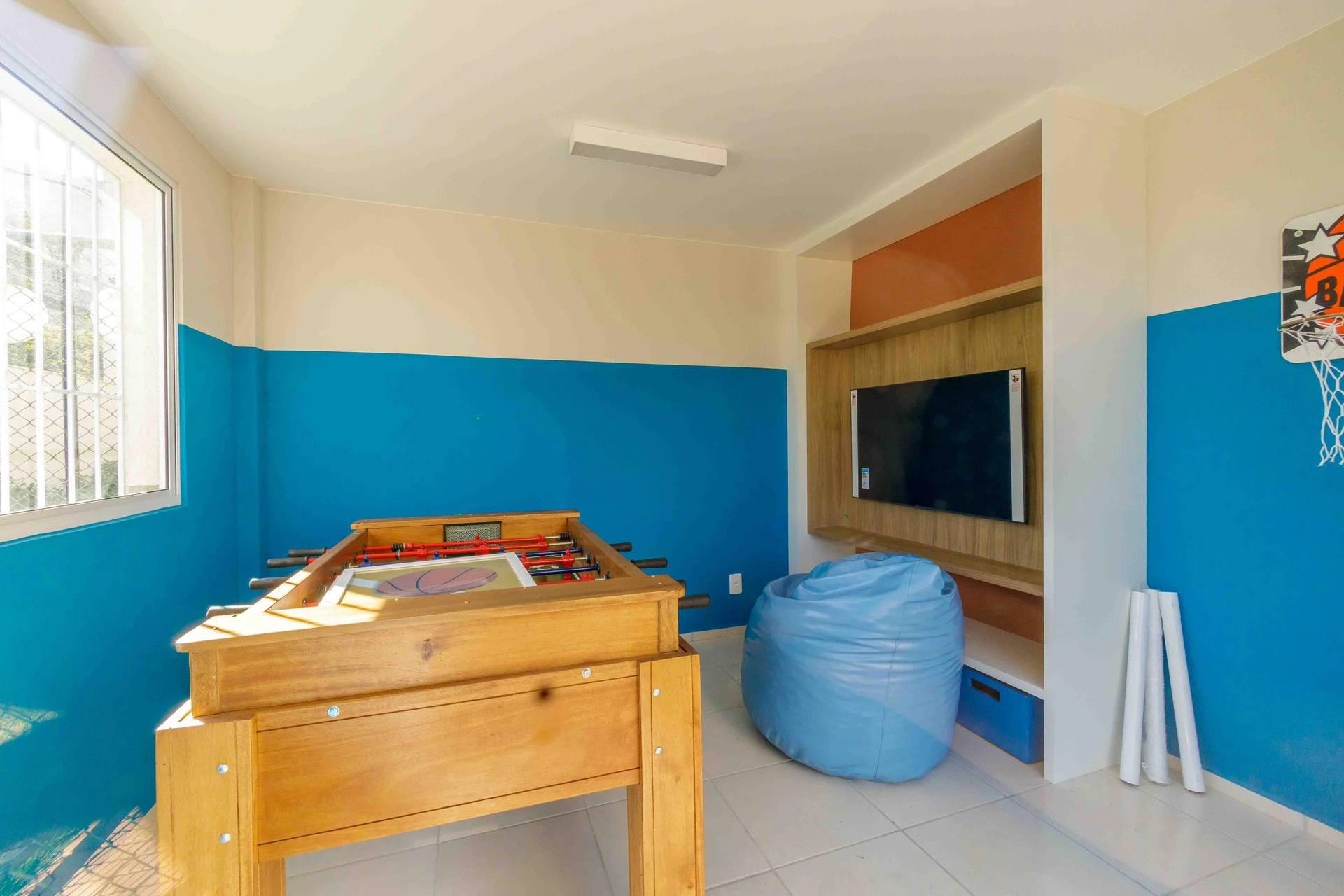 2-bedroom apartment with a mountain view — photo 28