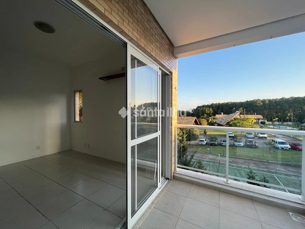Balcony with a grill in a 2-bedroom apartment, 74 m² — photo 6