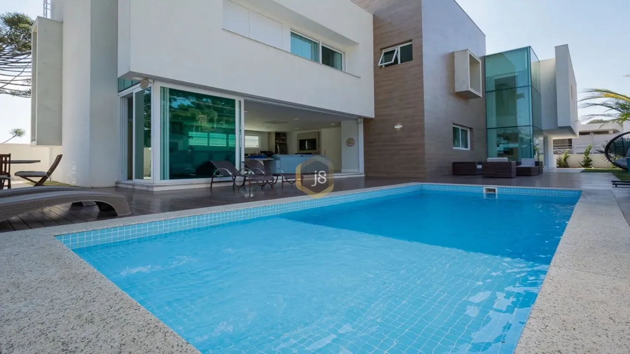 Condo house with 775 m² and 4 en-suite rooms