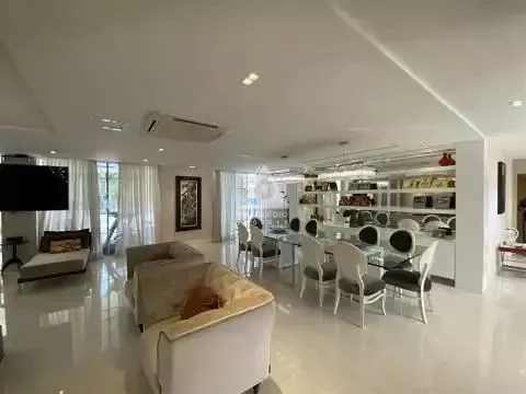 Casa mobiliada duplex de 1100 m² com 7 quartos e 4 vagas