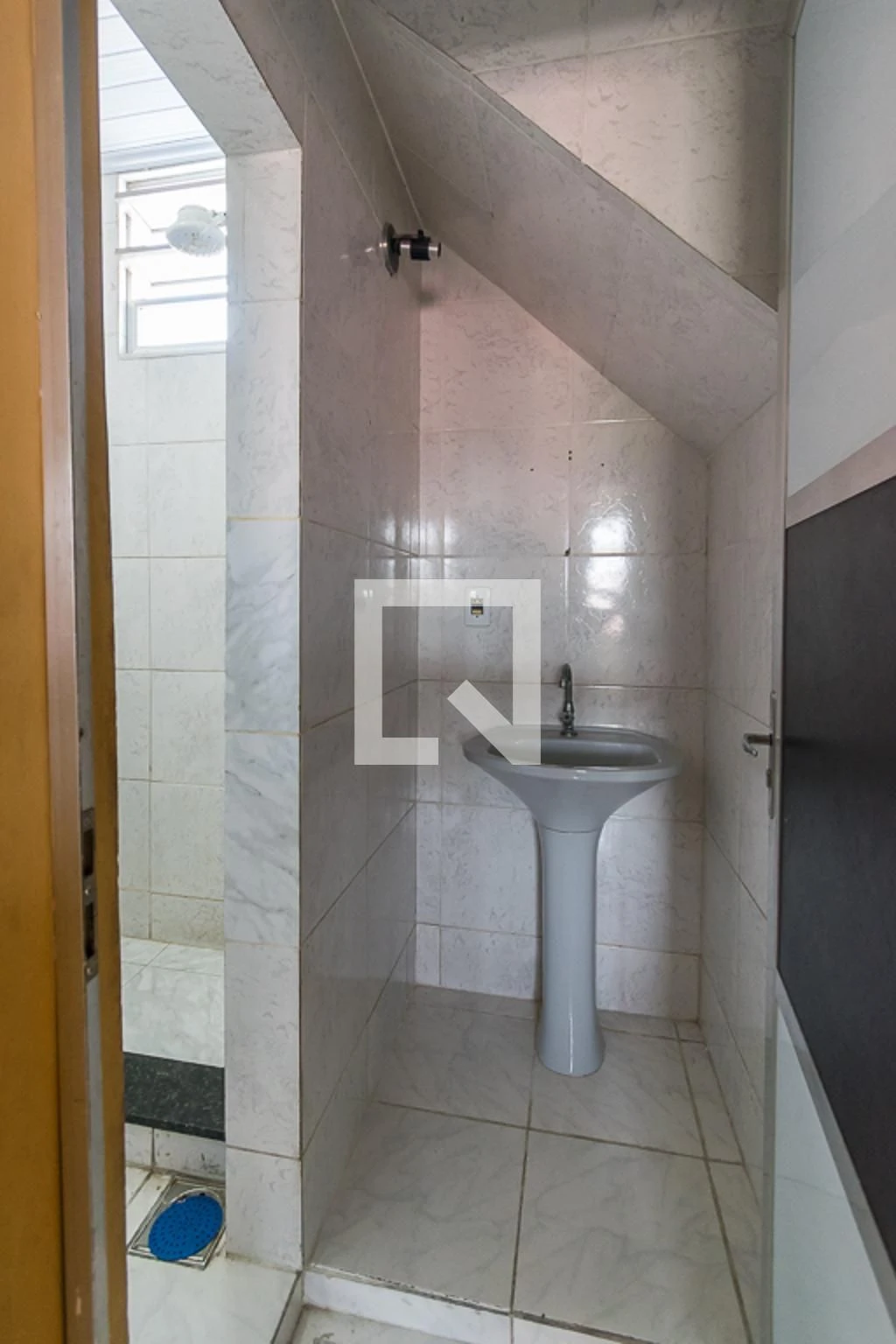 Balcony with a grill in a 3-bedroom apartment, 80 m² — photo 43