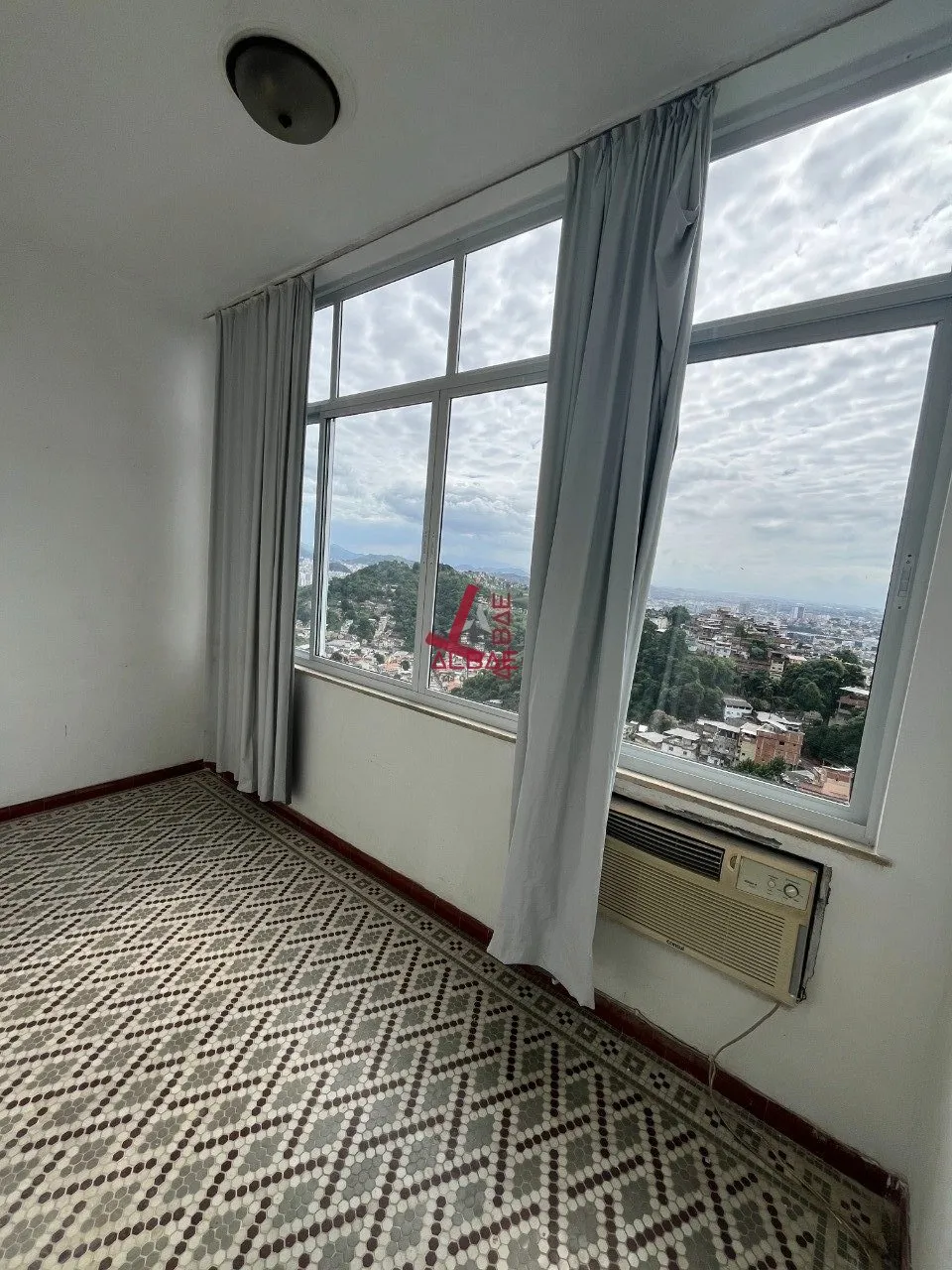 3-bedroom apartment with glassed-in balcony windows — photo 19