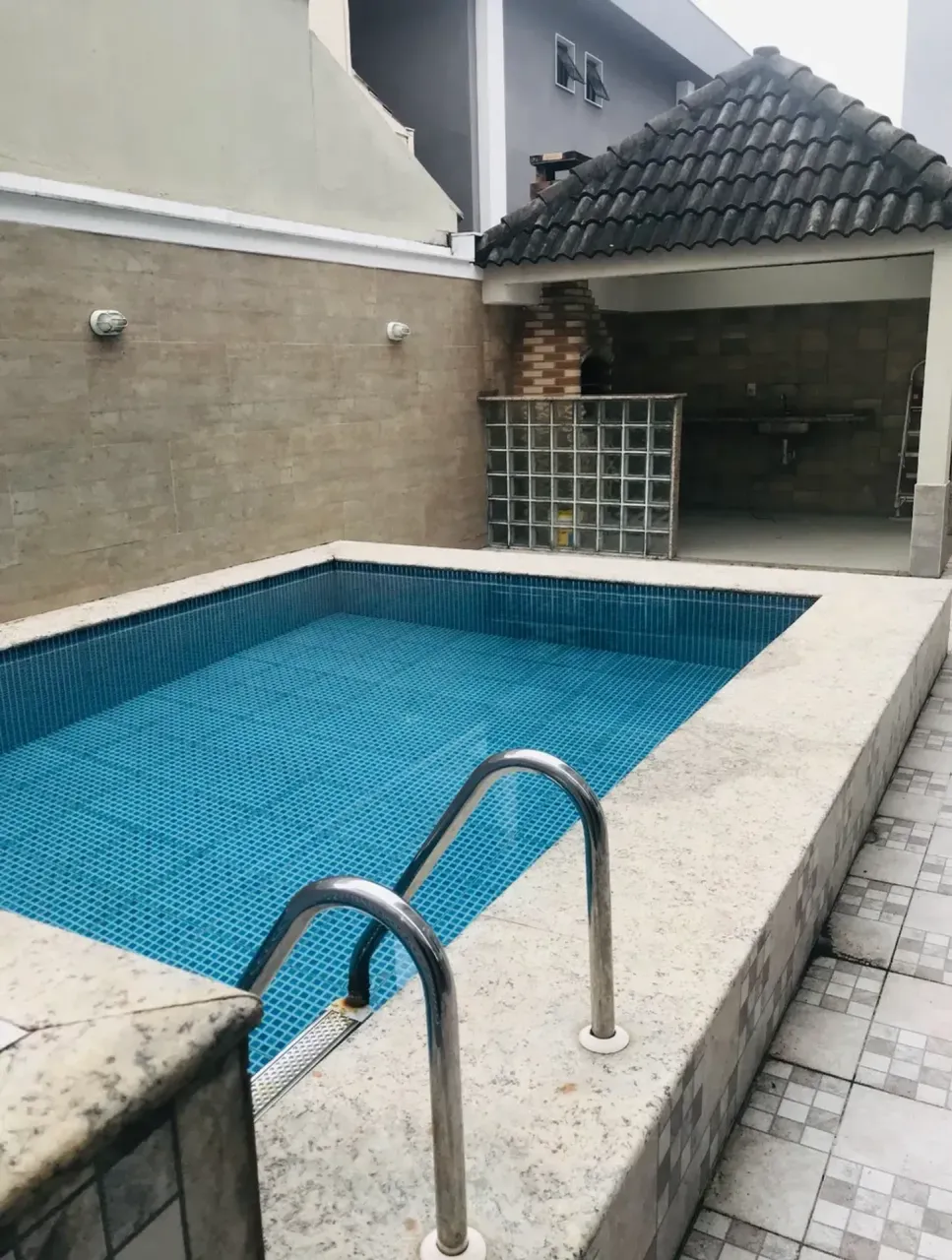 House with 4 bedrooms and 4 bathrooms and a separate kitchen — photo 10
