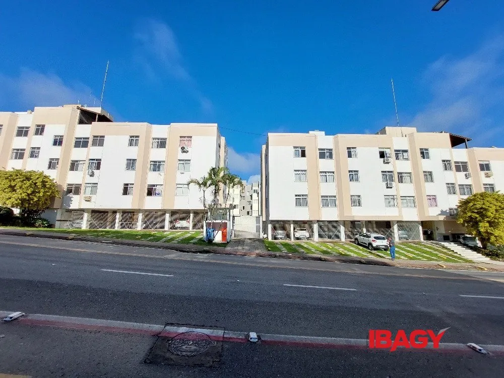 Apartamento de 1 dormitorio con 81 m² y 1 plaza